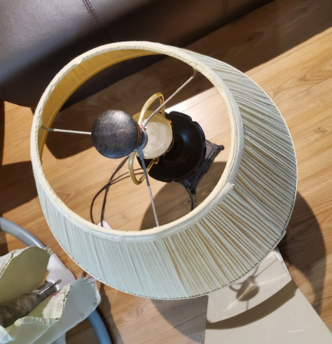 Table Lamp with Beige Shade for nightstand - photo 3