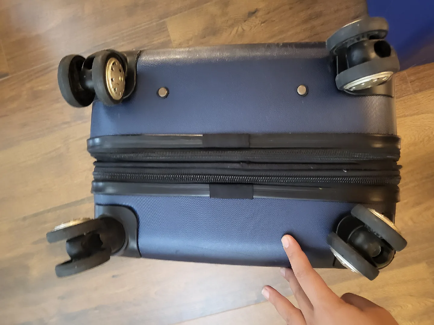 Ricardo Beverly Hills Carry-On Luggage image indicator(3)