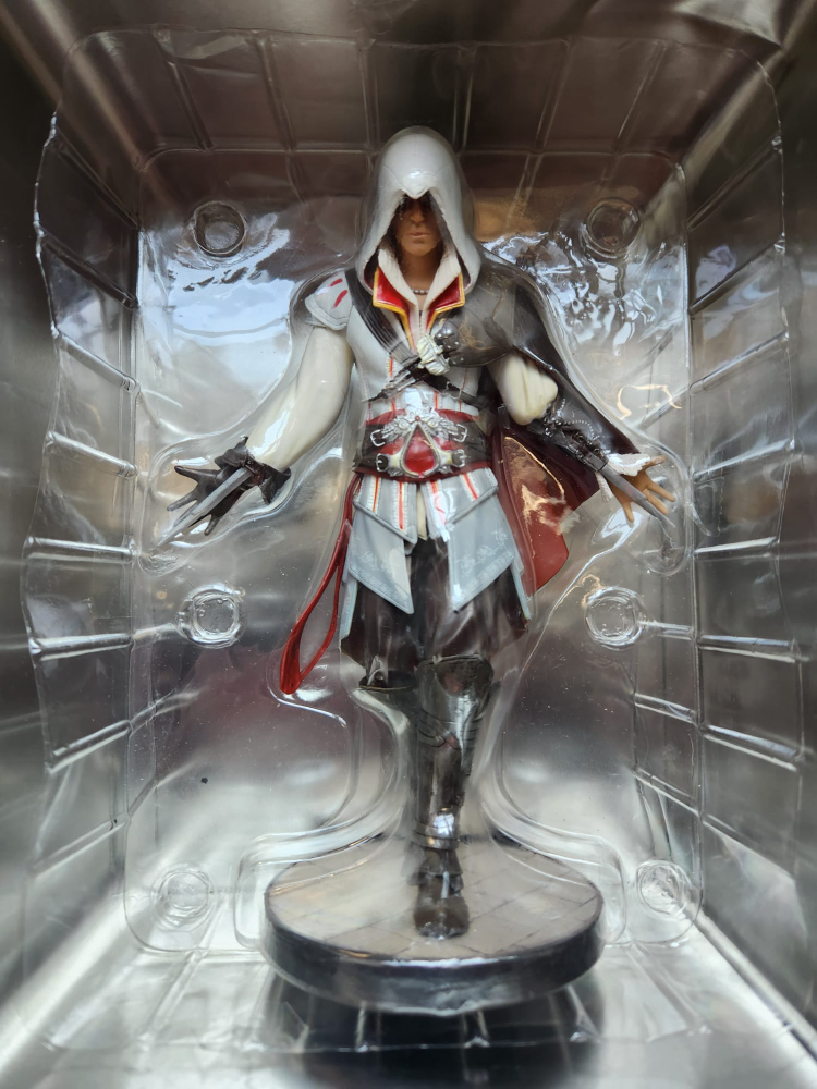 Assassin's Creed II Limited Edition Collectibles - photo 2