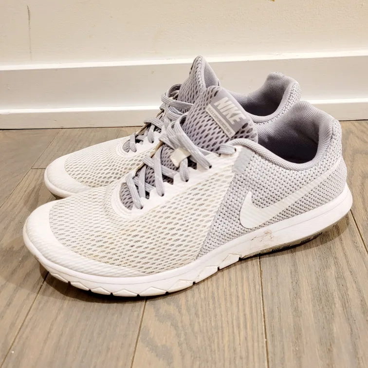 Nike Classic White & Grey Running Shoes  8 US thumbnail