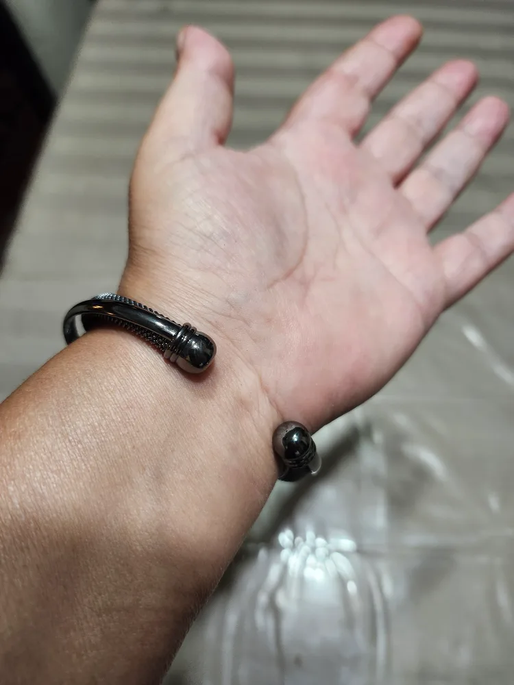 Black Bangle Cuff Bracelet image indicator(3)