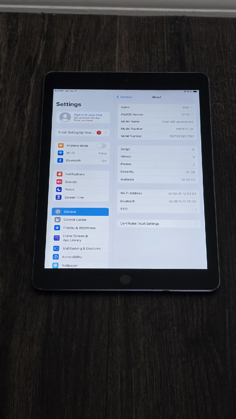 iPad (6th Generation) 9.7" (Wi-Fi Only) Space Gray [Read] - photo 2