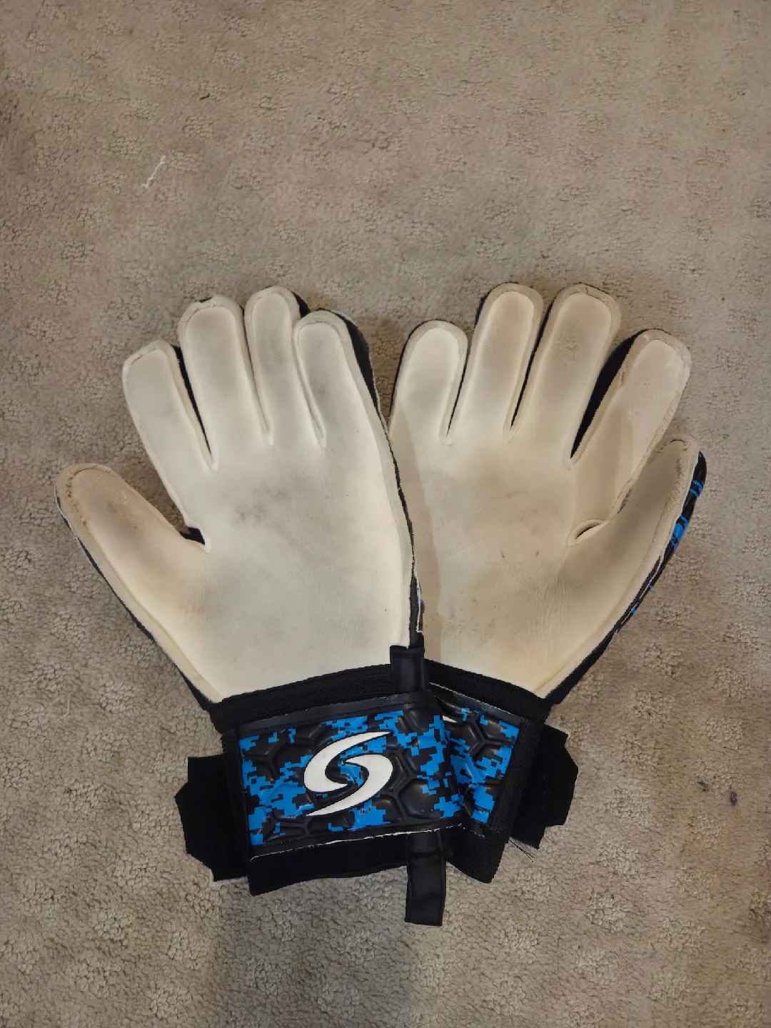 Sporia Goalkeeper Gloves - Blue image indicator(2)