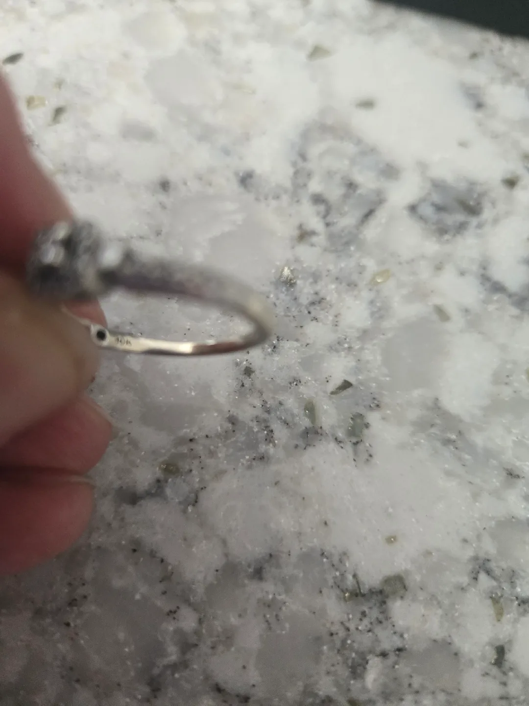 10K White Gold Diamond Ring image indicator(4)