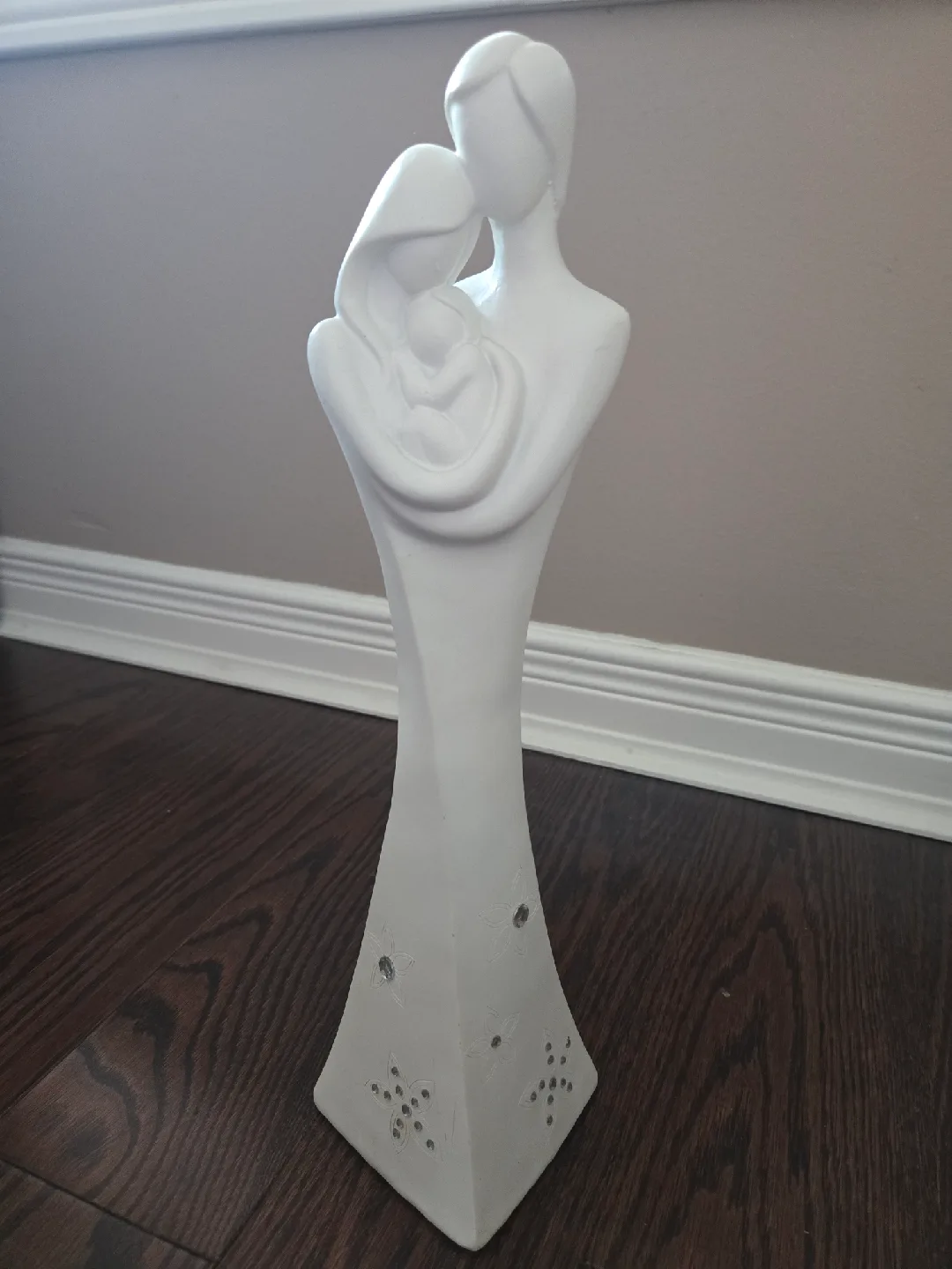 White Ceramic Family Statue Figurine image indicator(2)