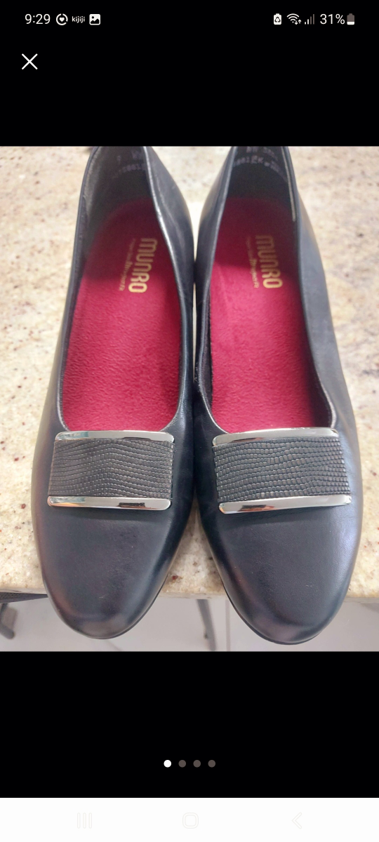 Munro Black Leather Pumps - Size 9