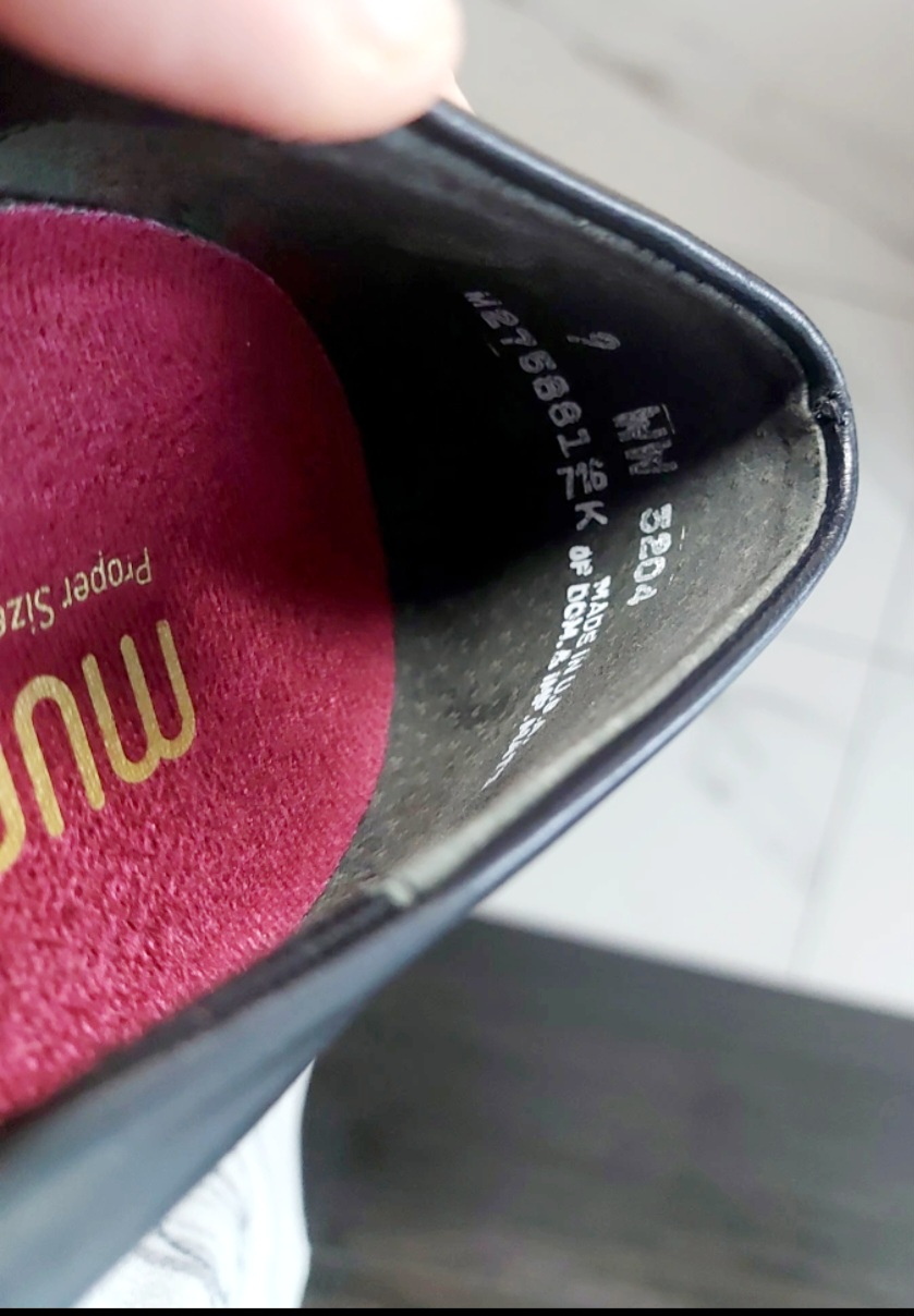Munro Black Leather Pumps - Size 9 - photo 3