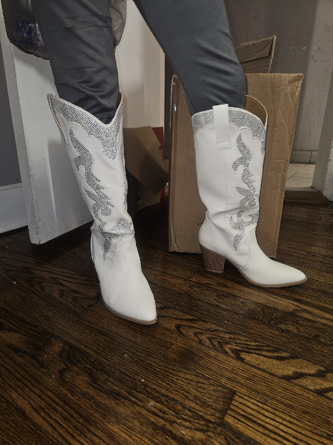 White Cowboy Boots - Size US 7 / EUR 38 - photo 4