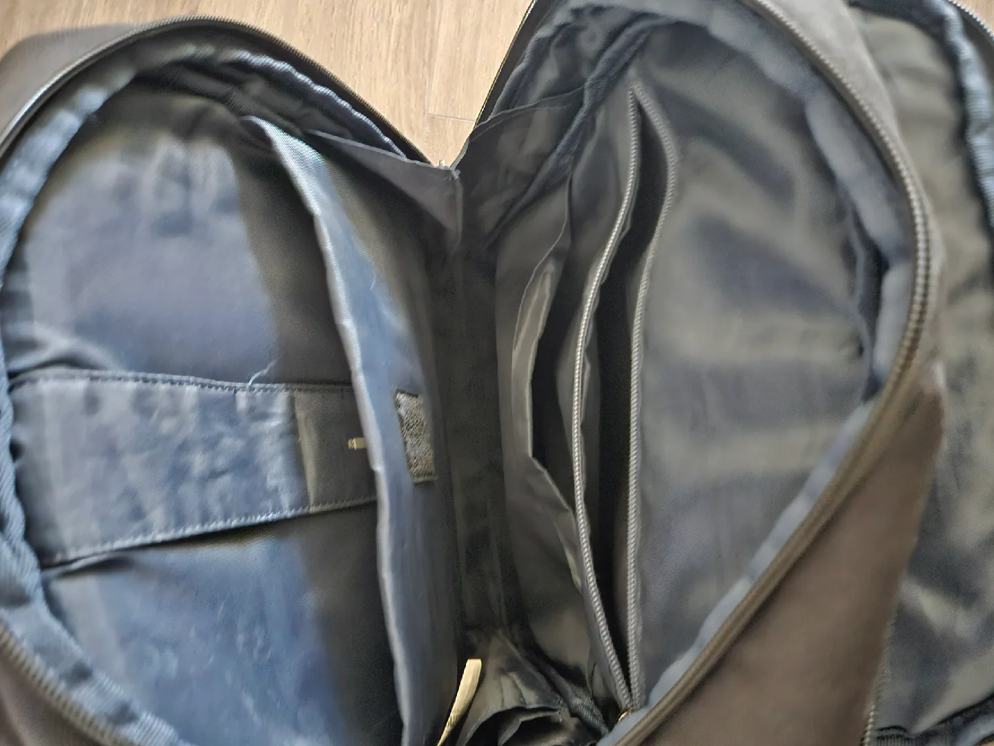 Comet Black Backpack image indicator(3)