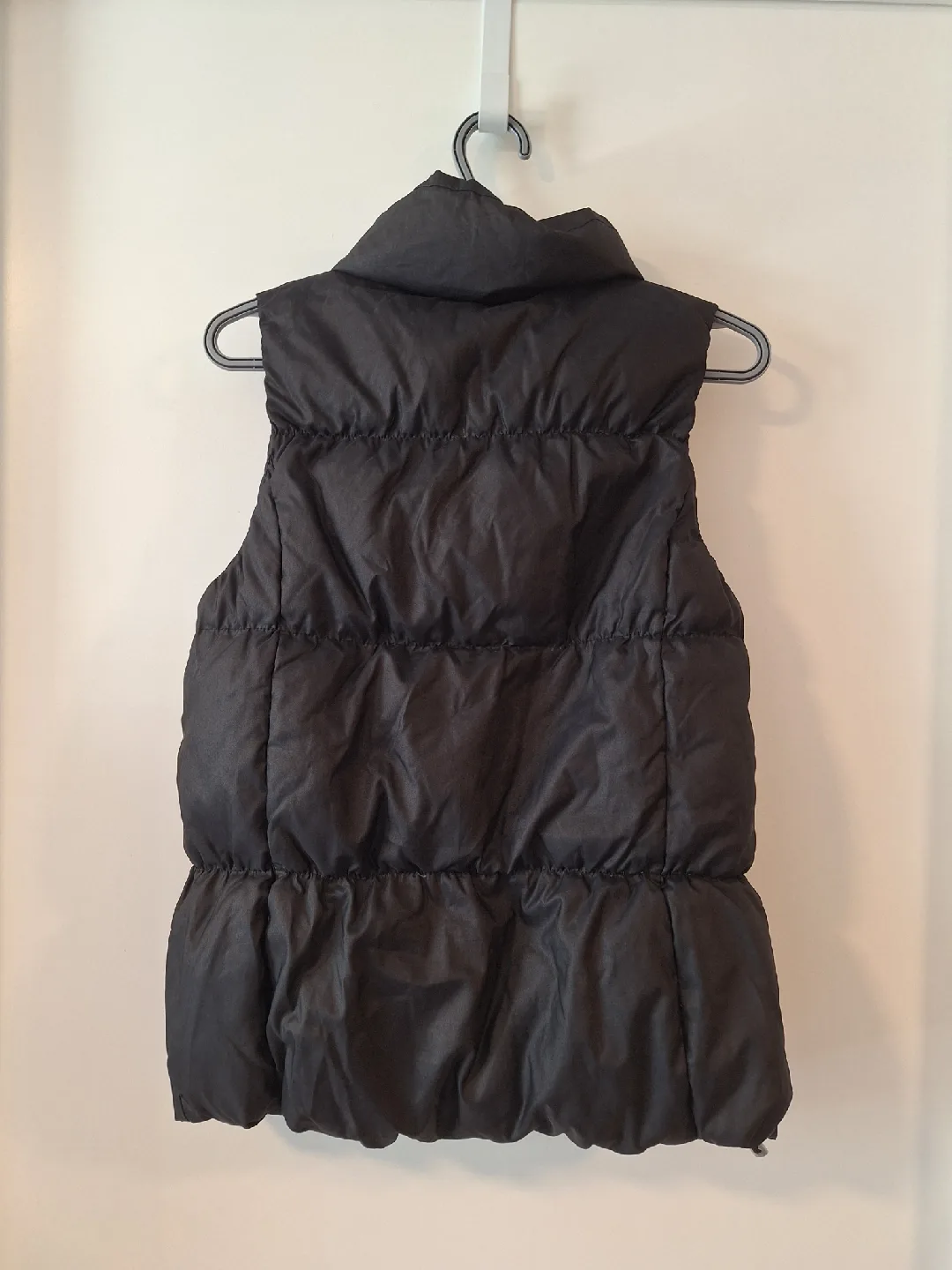 GAP Puffer Vest - Size M image indicator(3)