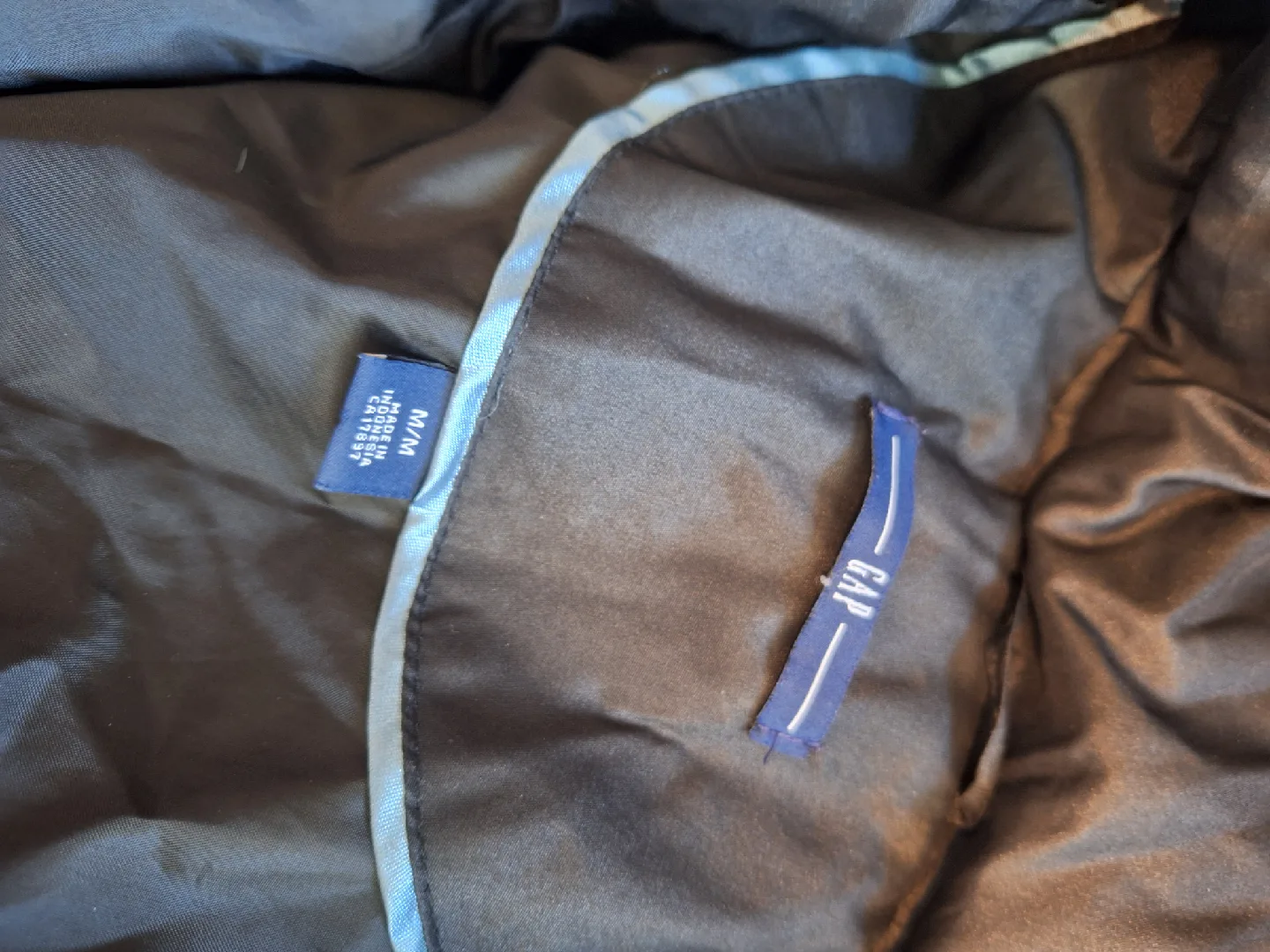 GAP Puffer Vest - Size M image indicator(4)