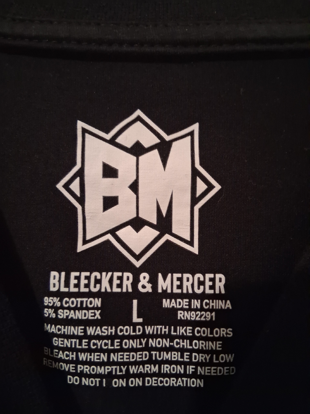 Bleeker & Mercer Black Graphic T-Shirt - Size L - photo 2