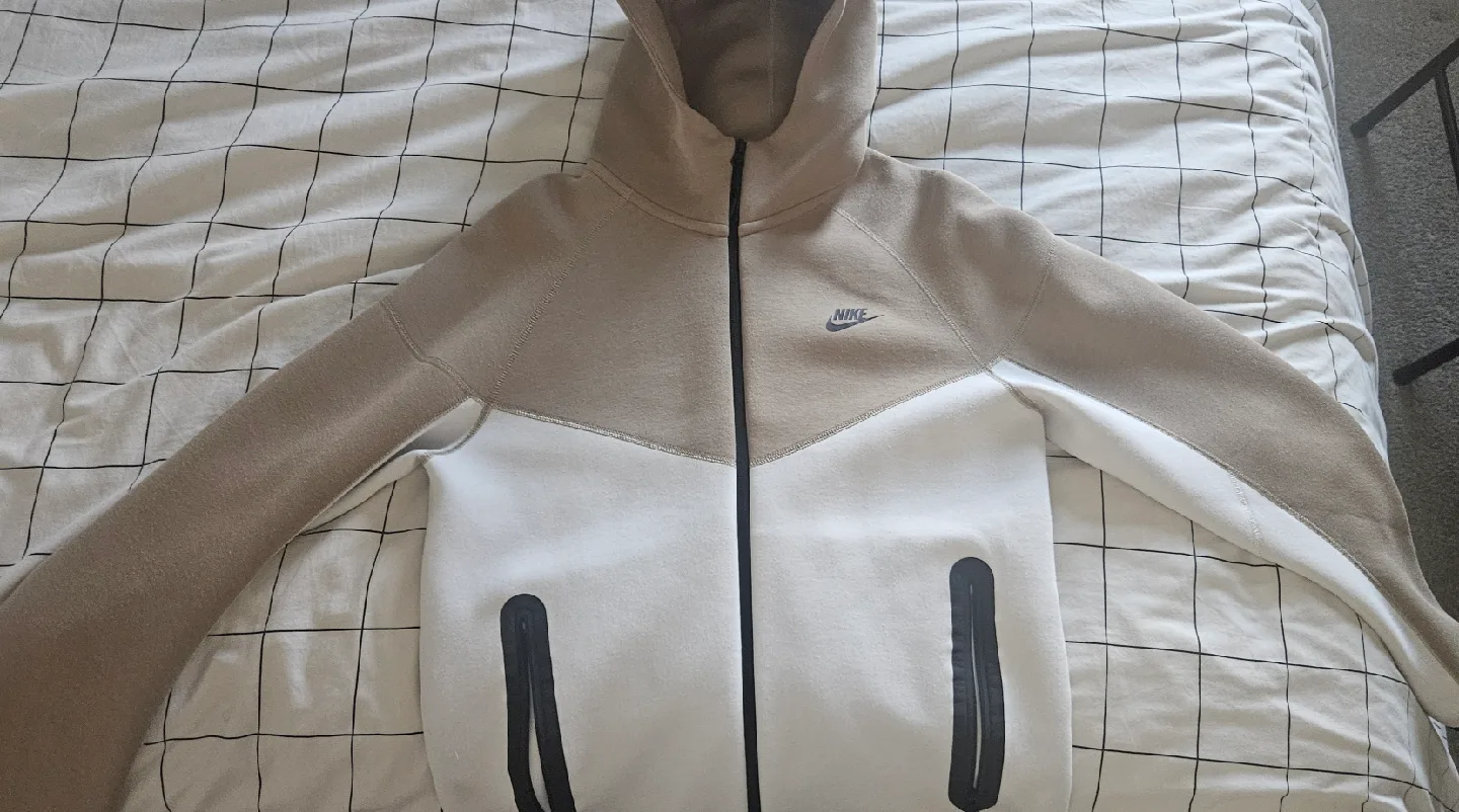 Nike Tech Fleece Hoodie & Pants Set - Size M