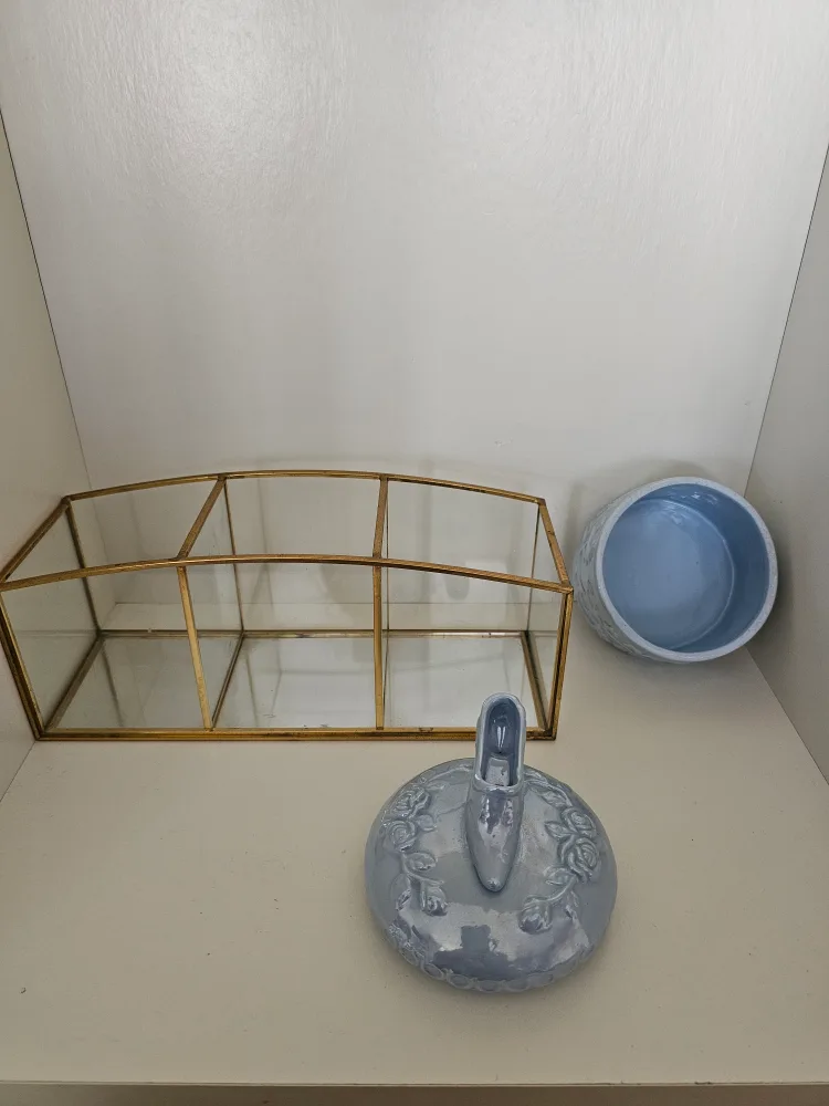 Gold Makeup Organizer & Blue Shoe Jewelry Box image indicator(2)