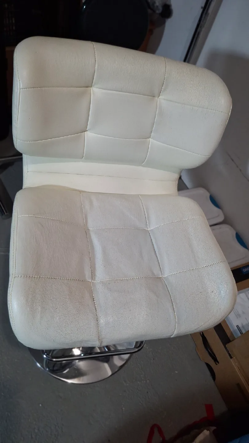 White Adjustable Height Bar Stool image indicator(8)