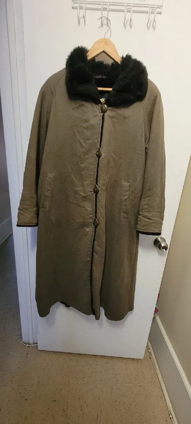 Uttex Classic Olive Green Coat - Size 4 thumbnail