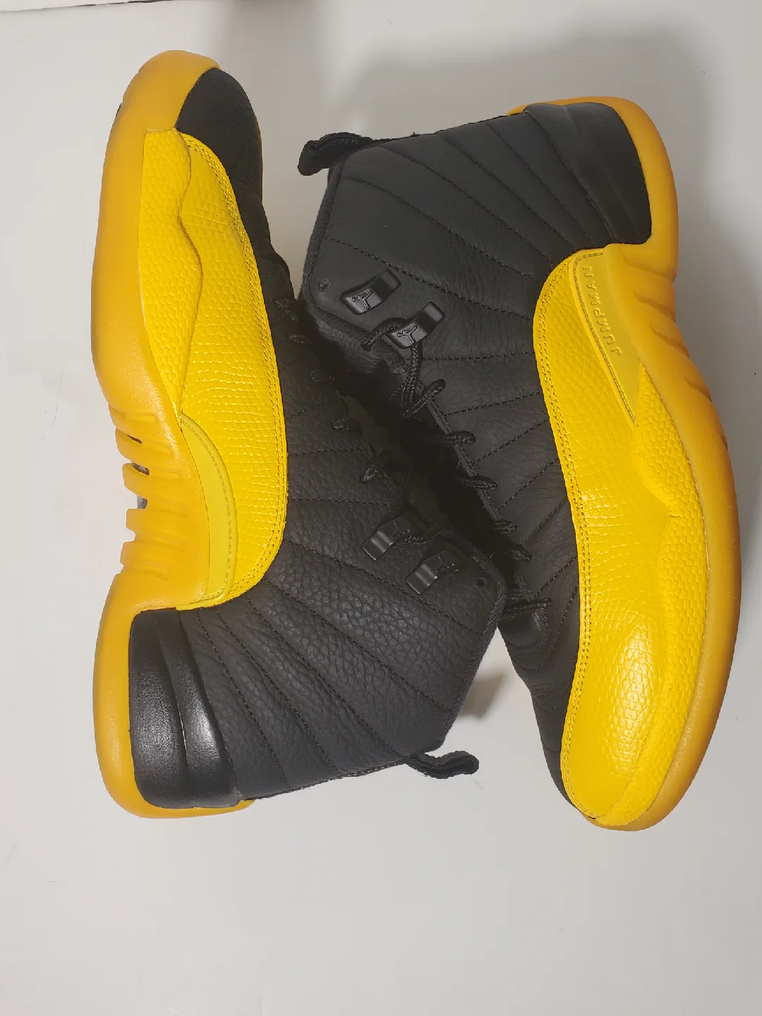 Jordan 12 Retro Black University Gold W/Box 130690-070 S 10 image indicator(8)