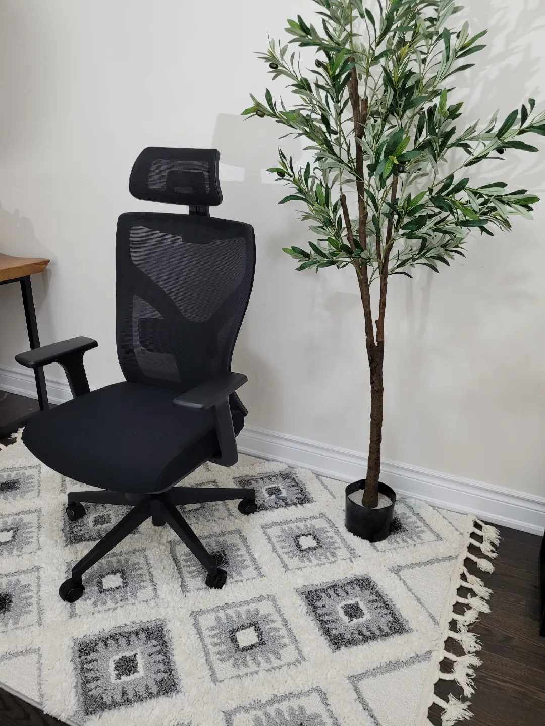 Ergonomic Mesh Office Chair with Adjustable Headrest thumbnail