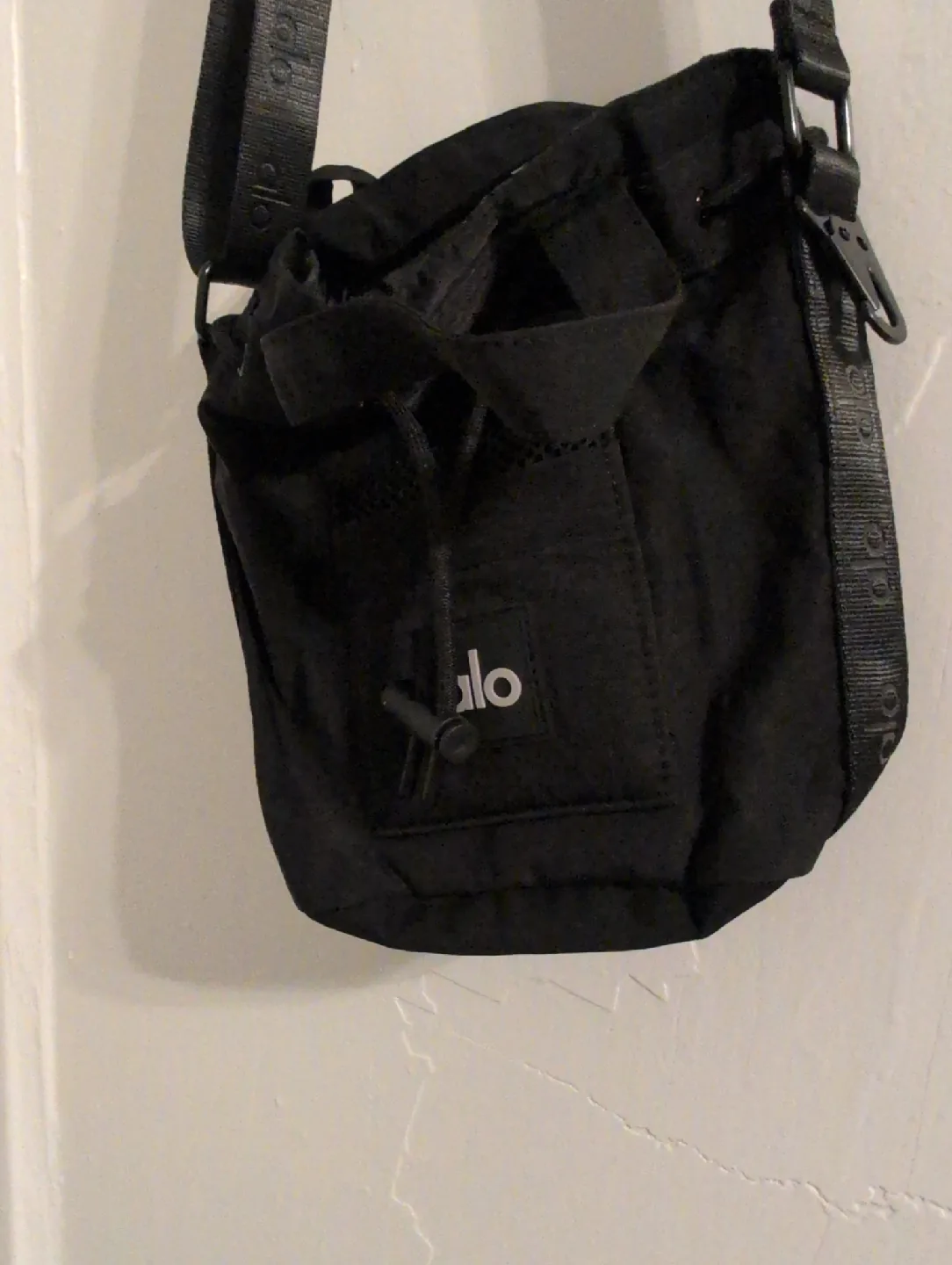 alo crossbody bucket bag new!! image indicator(4)