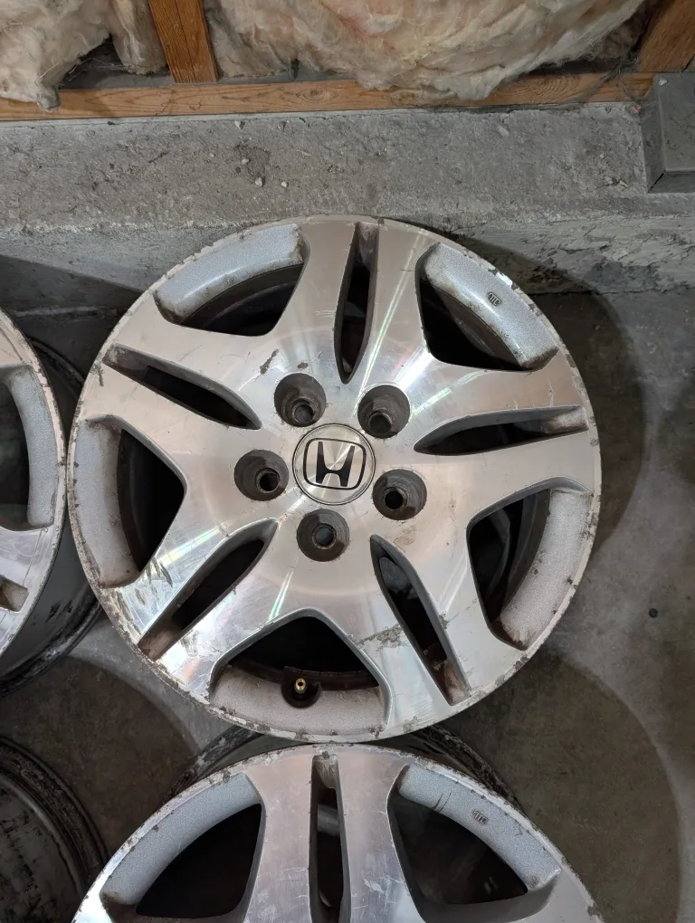 (4)-16 Inch Alloy Rims Off 2005 Honda Odyssey 5x120 image indicator(5)