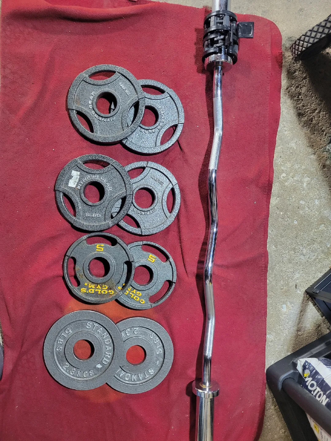 2" HOLE OLYMPIC PLATES 40LBs .   8-5s AND 2" HOLE EZ-CURL BAR thumbnail