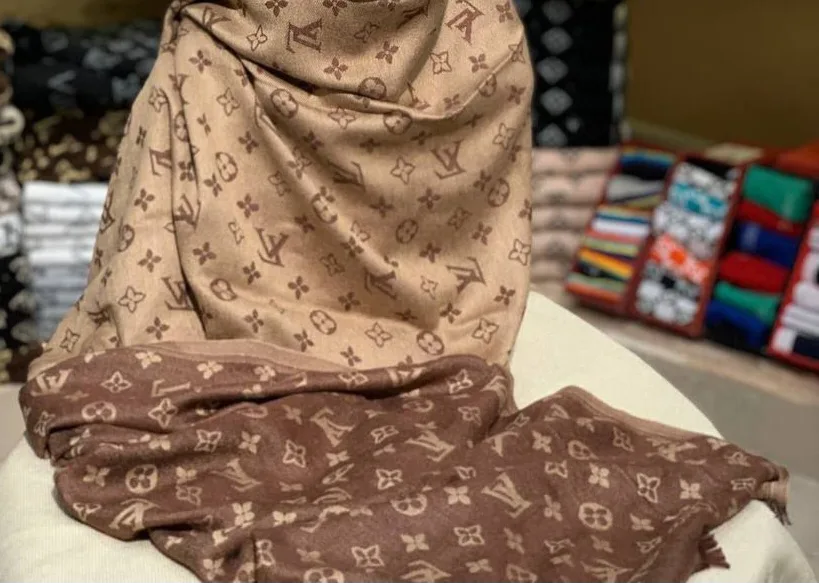 New scarves in boxes image indicator(2)