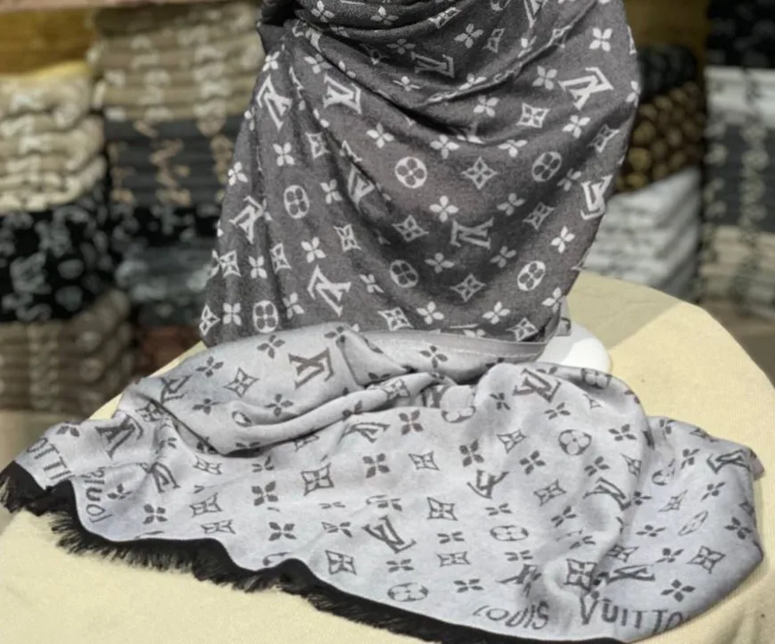 New scarves in boxes image indicator(3)