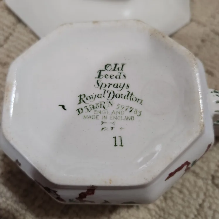 Royal Doulton Old Leeds Sprays Gravy Boat & Saucer image indicator(3)