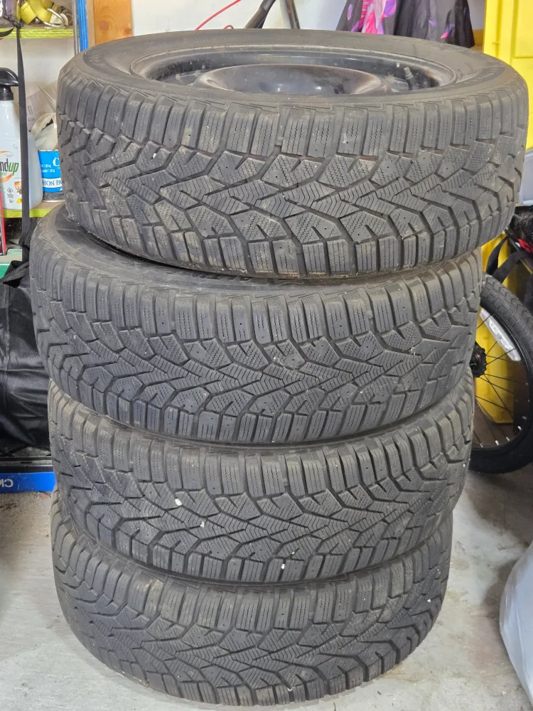 Set of 4 General AltiMAX Arctic 205/60 R16 Tires