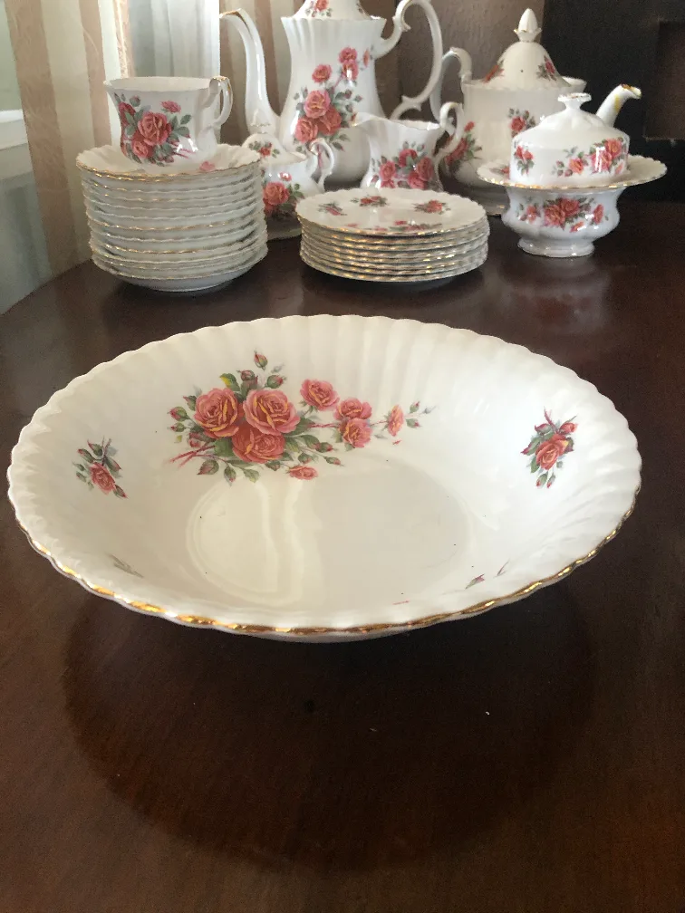 Royal Albert Centennial Rose China Set image indicator(5)
