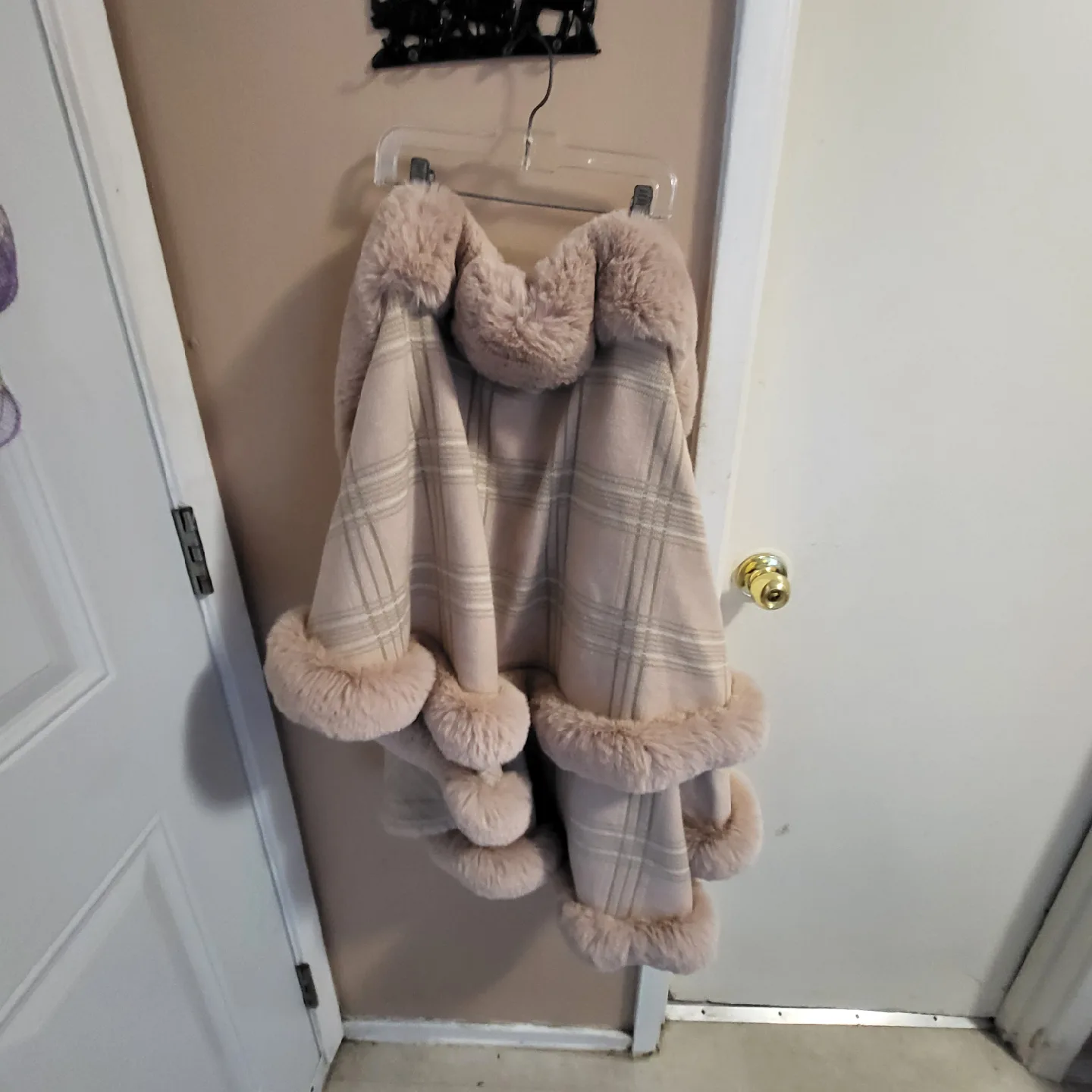 🥕Gorgeous Faux Fur Trimmed Poncho with Arm Slits- Med/large image indicator(2)