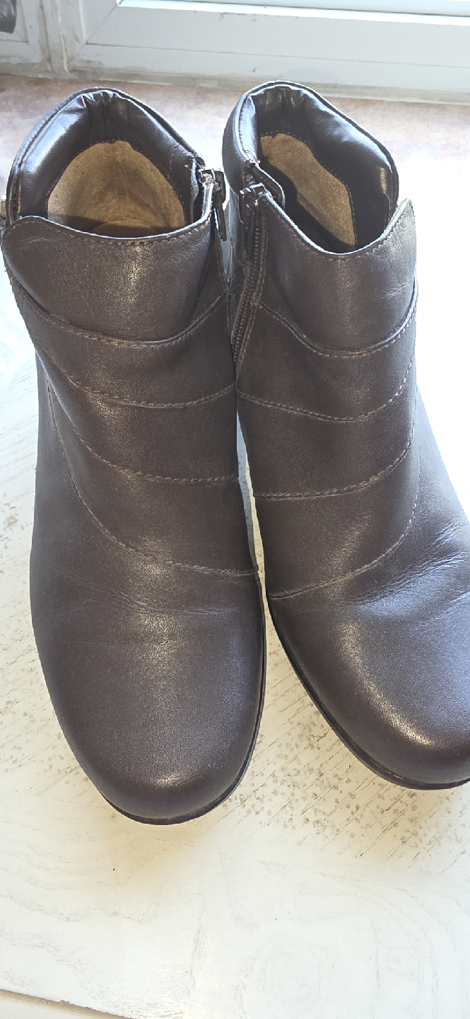 Naturalizer Brown Ankle Boots