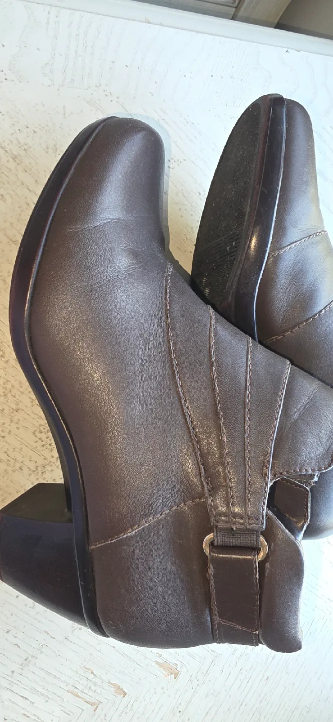 Naturalizer Brown Ankle Boots image indicator(2)