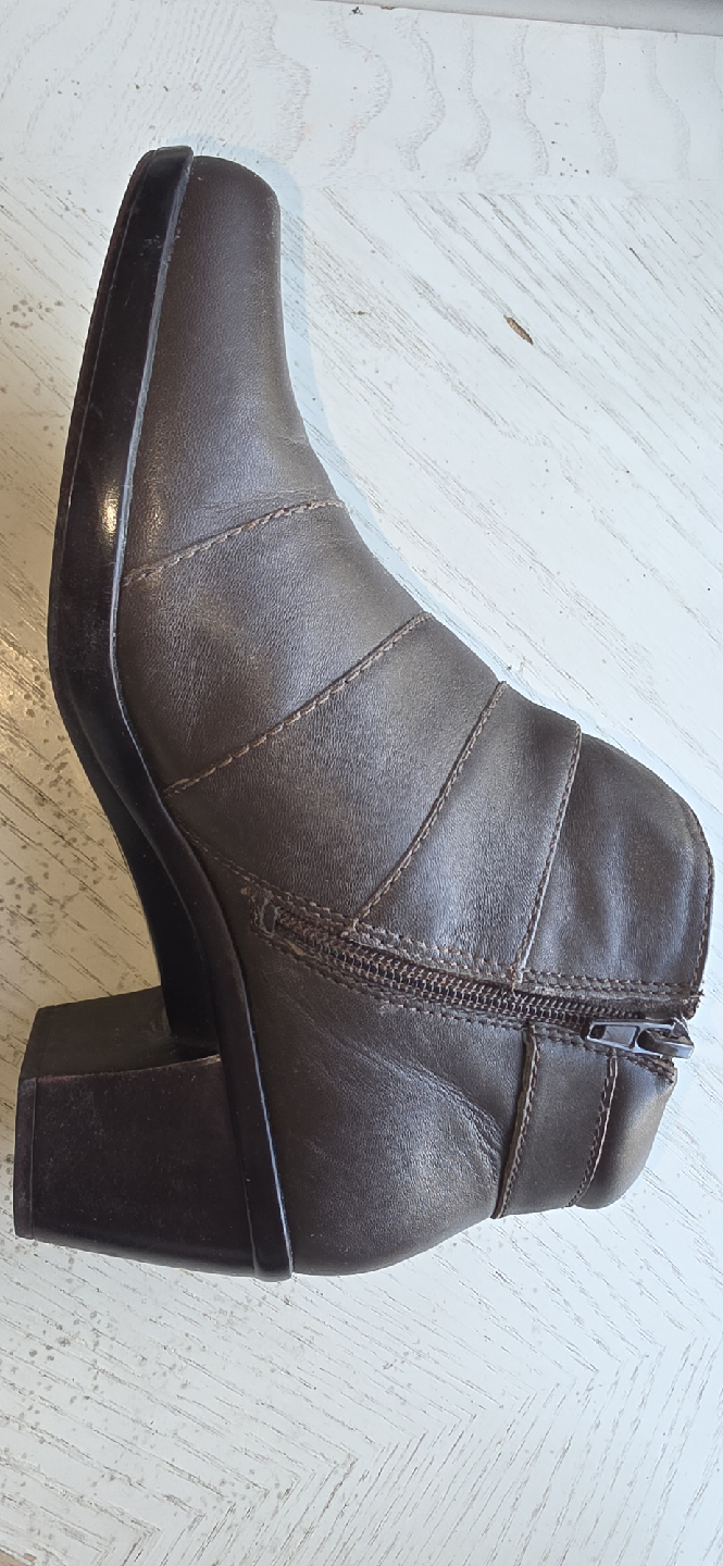 Naturalizer Brown Ankle Boots - photo 3