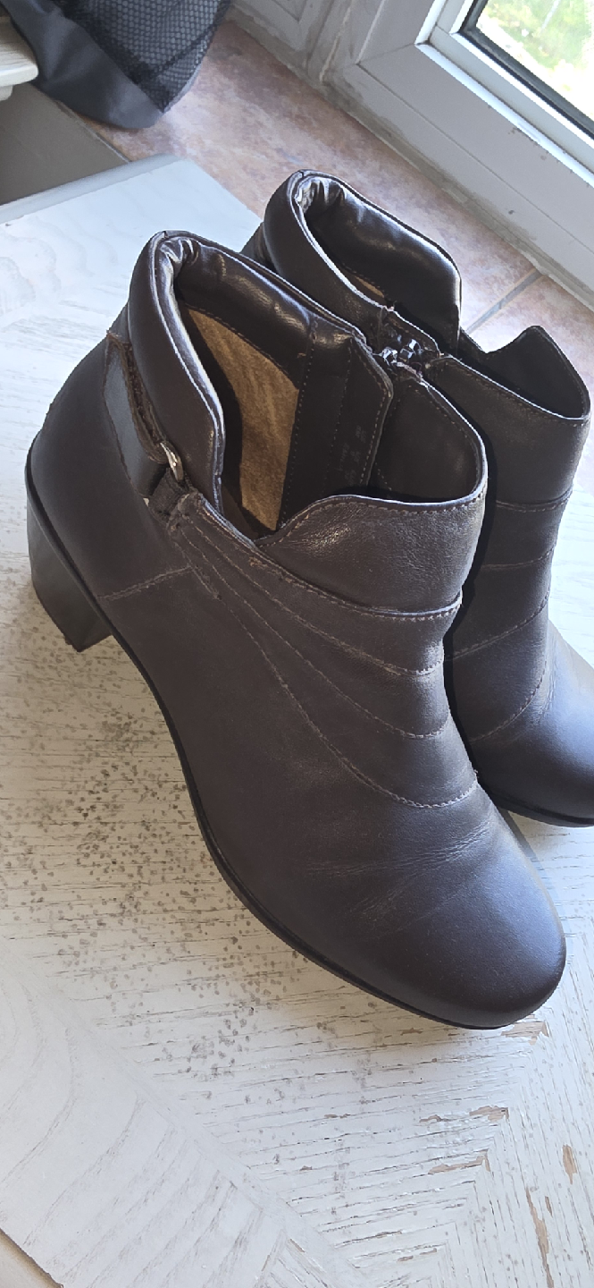 Naturalizer Brown Ankle Boots - photo 5