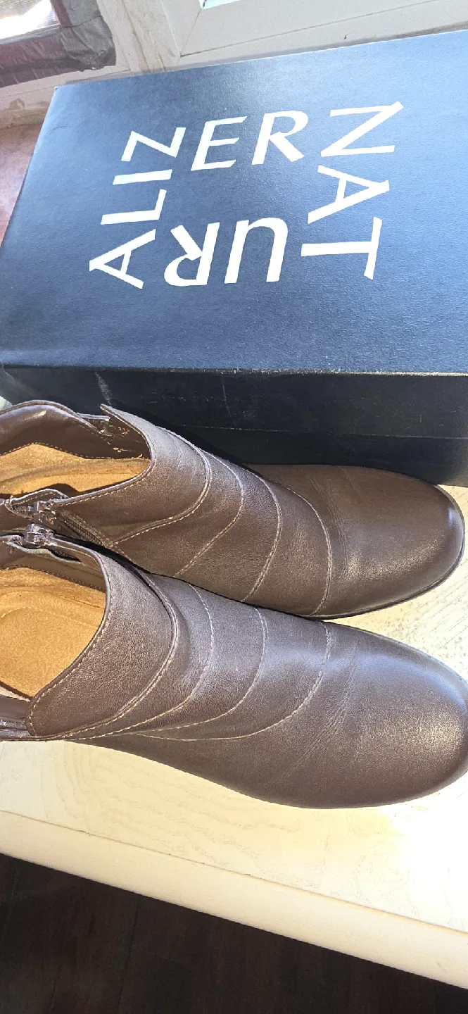 Naturalizer Brown Ankle Boots image indicator(6)