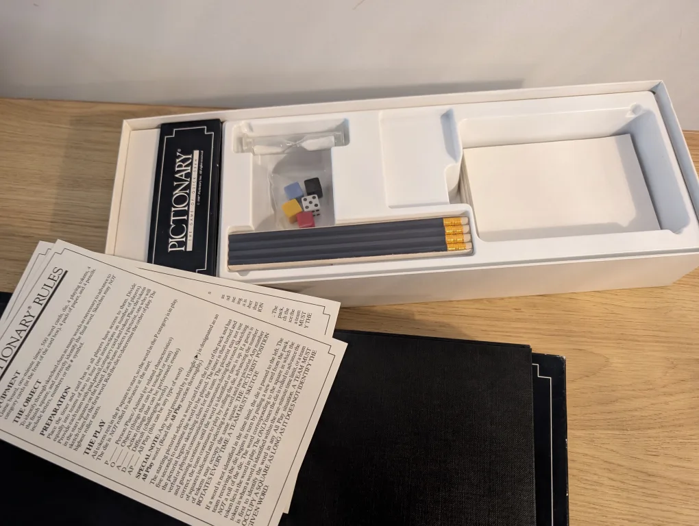 Pictionary Board Game with Box image indicator(3)