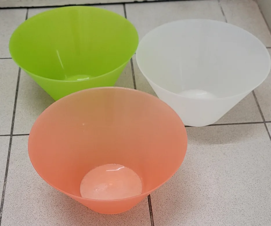 Set of 3 Mixing Bowls - Green, White, Peach image indicator(2)