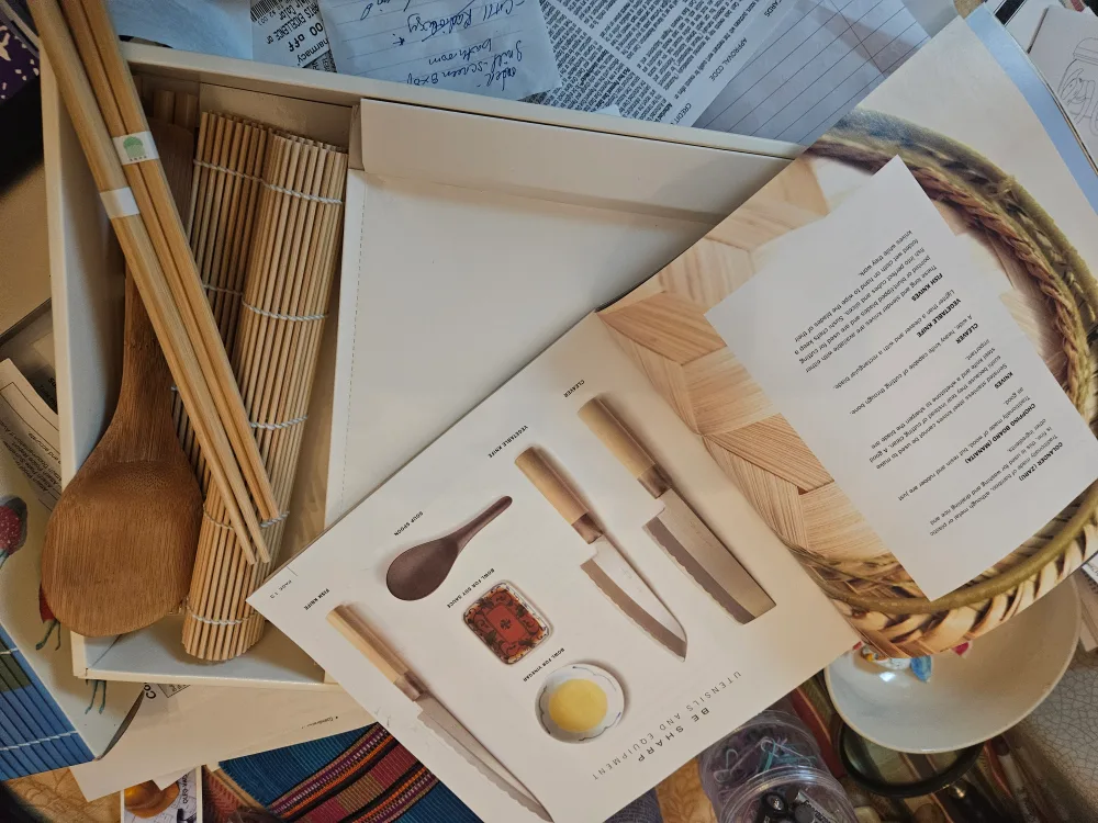 The Sushi Made Easy Book & Kit image indicator(3)