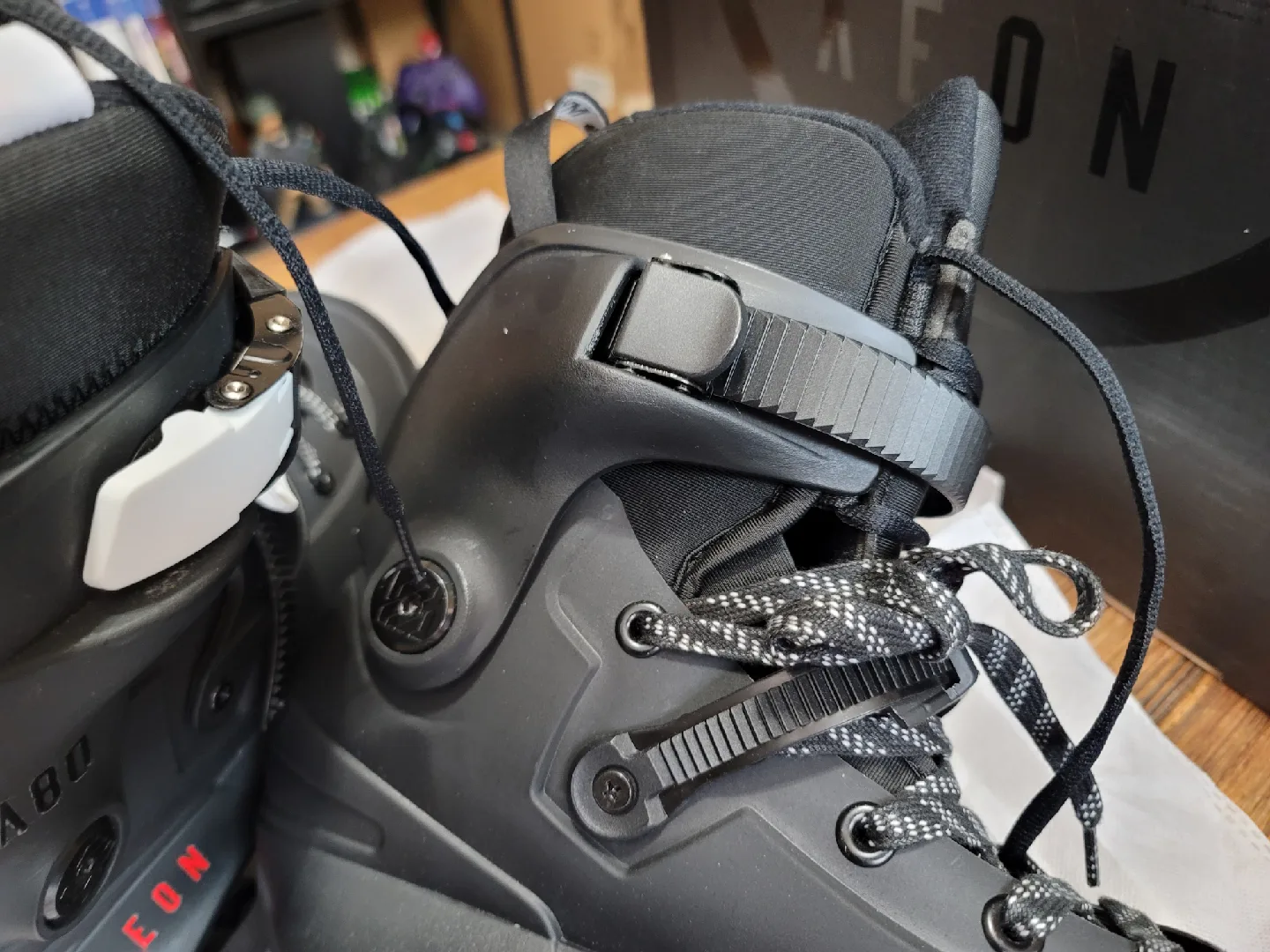 Size 9/10 US - USD Aeon 80 Team Aggressive Skates image indicator(7)