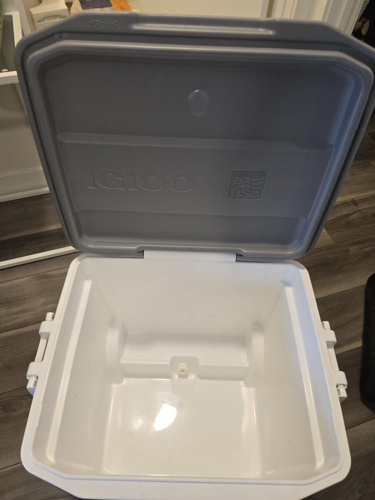 Igloo MaxCold Latitude 62 Roller Cooler - photo 5