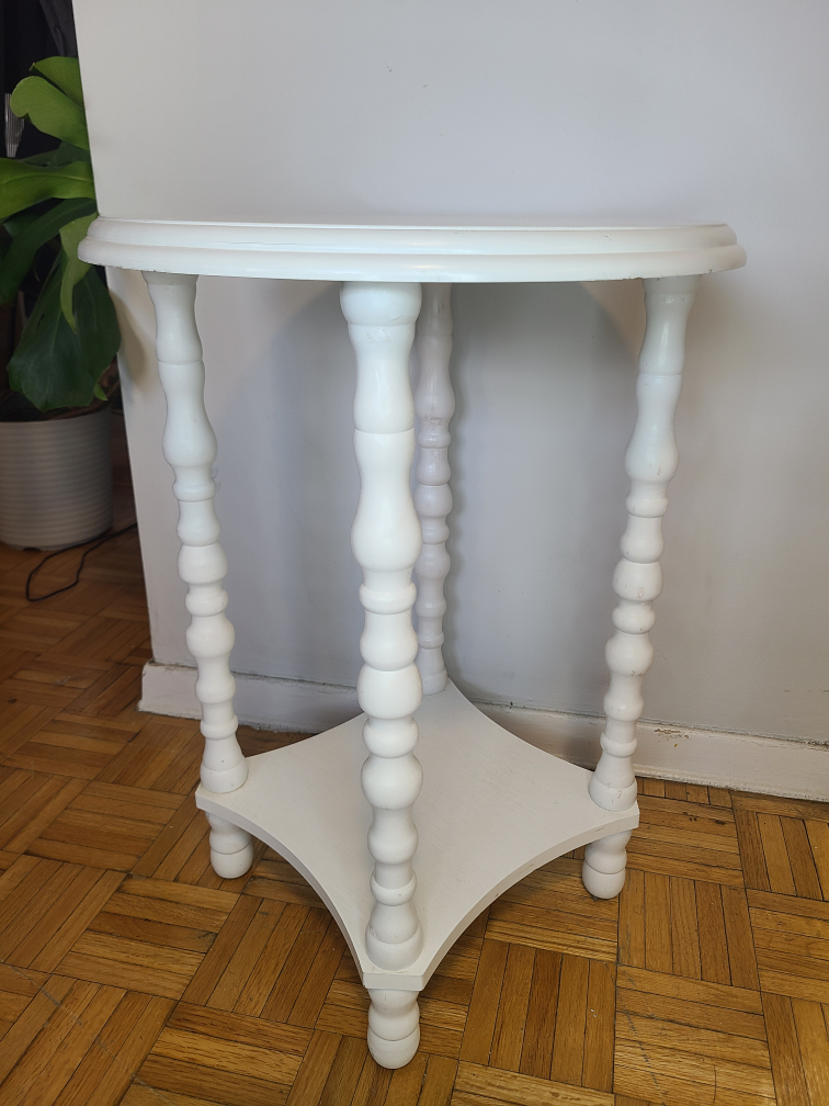 White Round Accent Table - 17" Diameter - photo 3