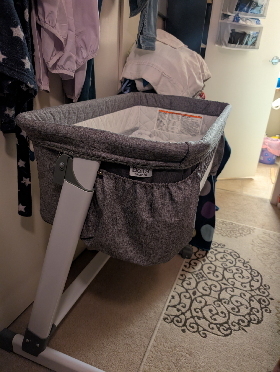 Delta Children Sweet Beginnings Bassinet