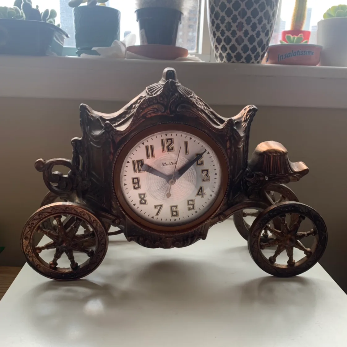 Antique clock (for decoration only) thumbnail