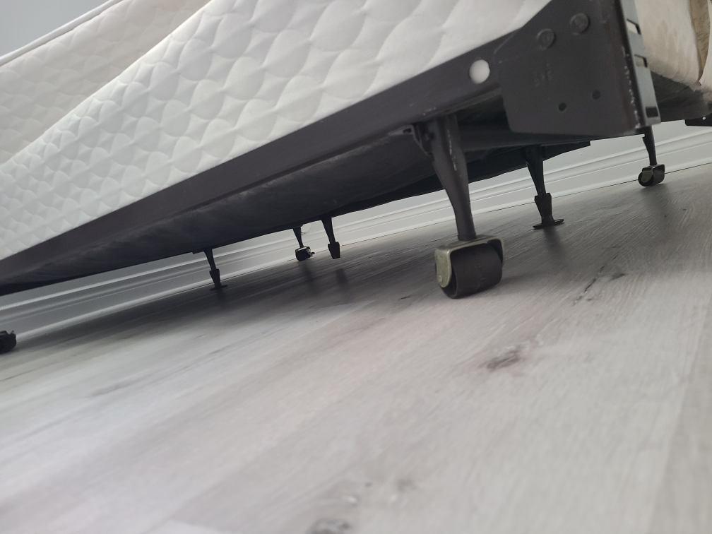 Full/QUEEN Size mattress, Box Spring and floor frame - photo 4