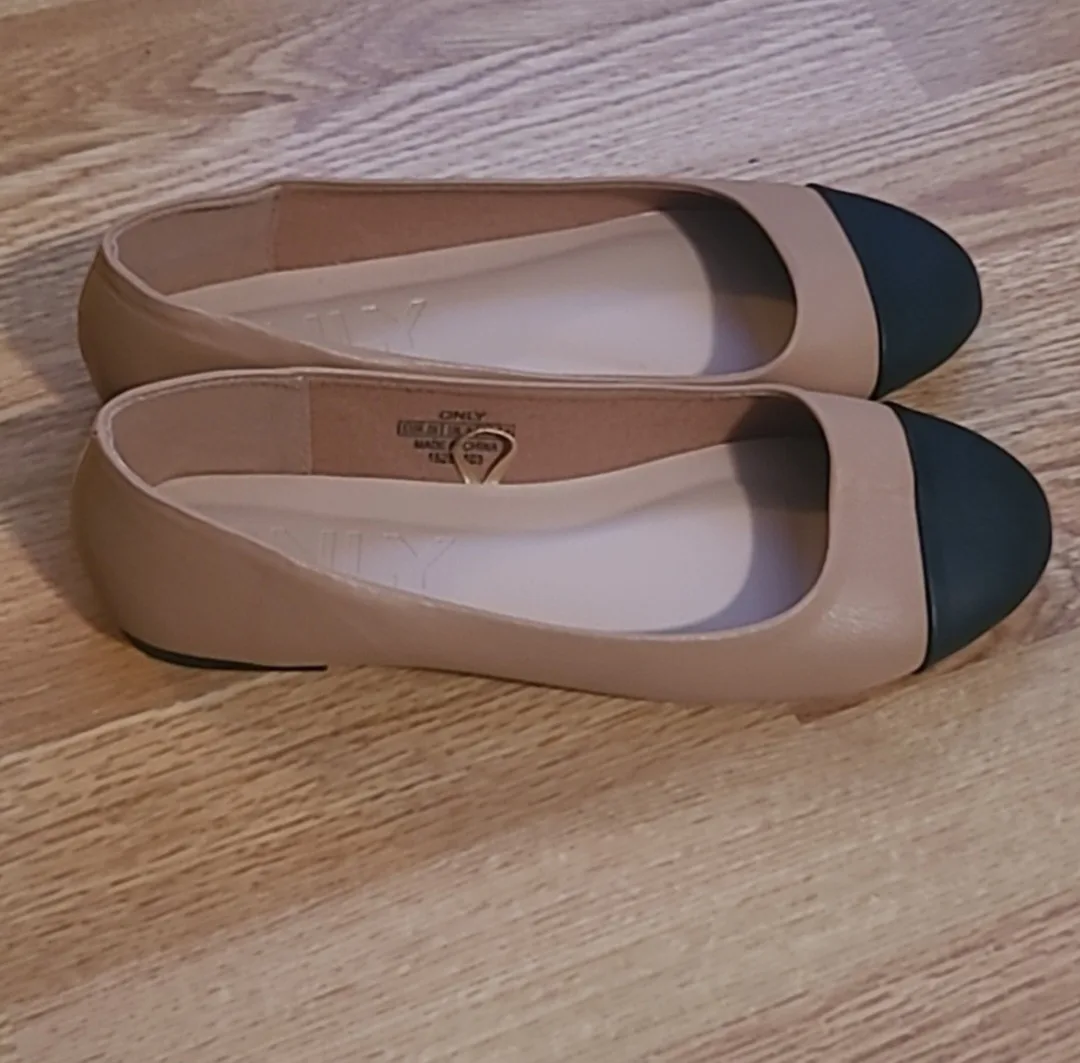 ONLY Beige & Black Ballet Flats - Size 8.5 image indicator(2)
