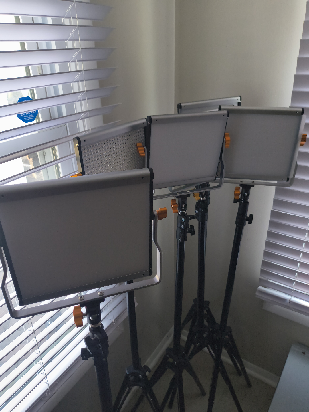 Neewer LED Video Light - photo 2