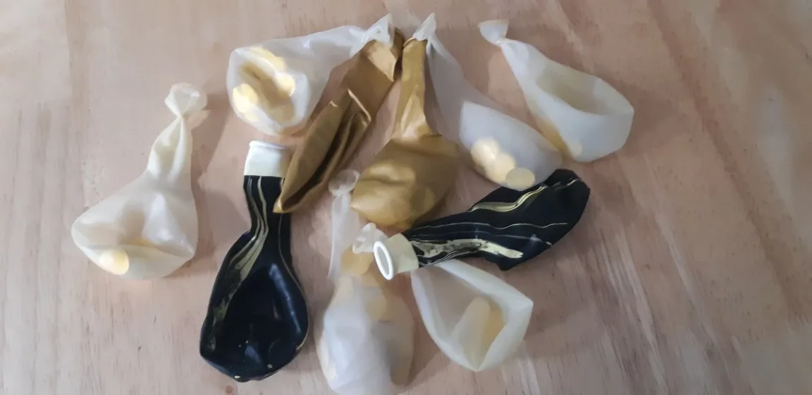 New ballons - Gold, Black, and gold Confetti image indicator(2)