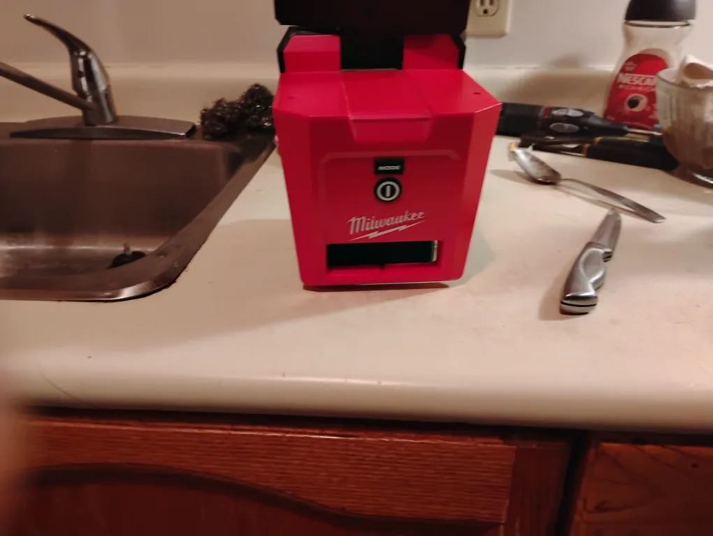 Milwaukee M18 PACKOUT Light/Charger image indicator(3)