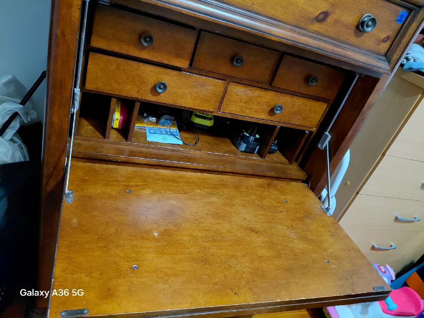 Wooden Dresser with Drawers image indicator(3)